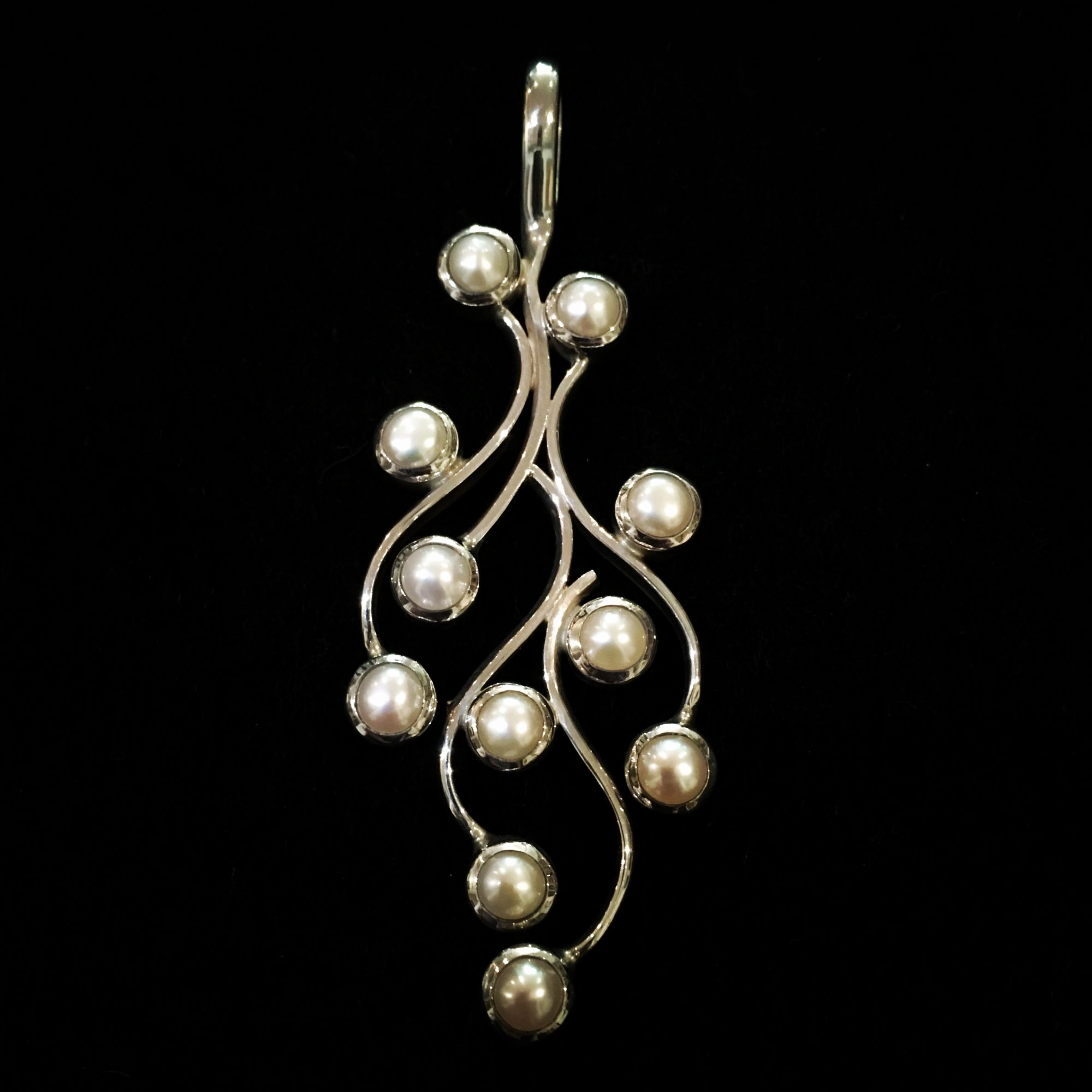 White Pearl Silver Pendant Gems